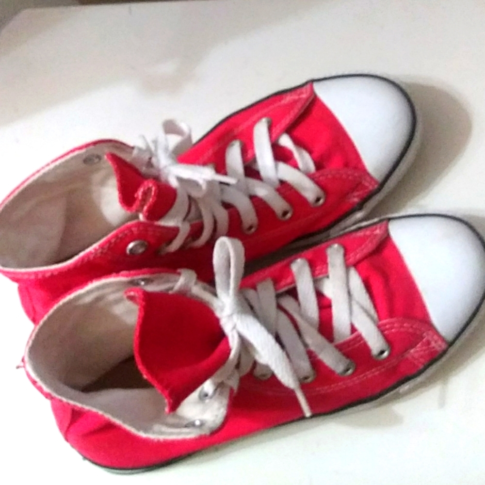 Youth CHUCK TAYLOR CONVERSE HIGH TOPS SIZE 3 NWOT - Picture 3 of 9